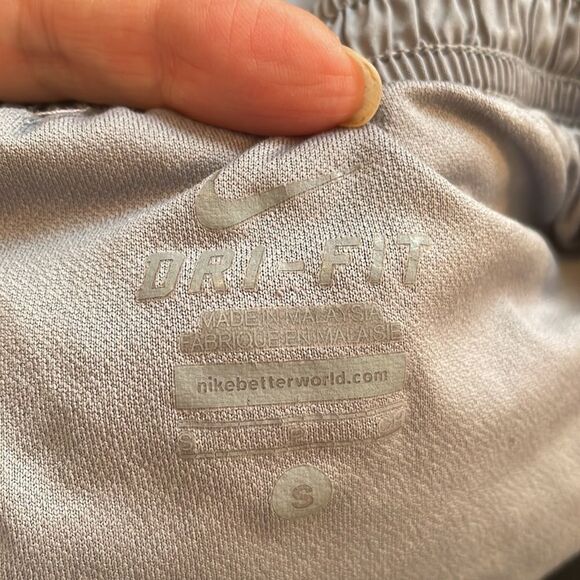 Nike gray polyester Dri Fit running shorts with pink trim - Picture 4 of 7